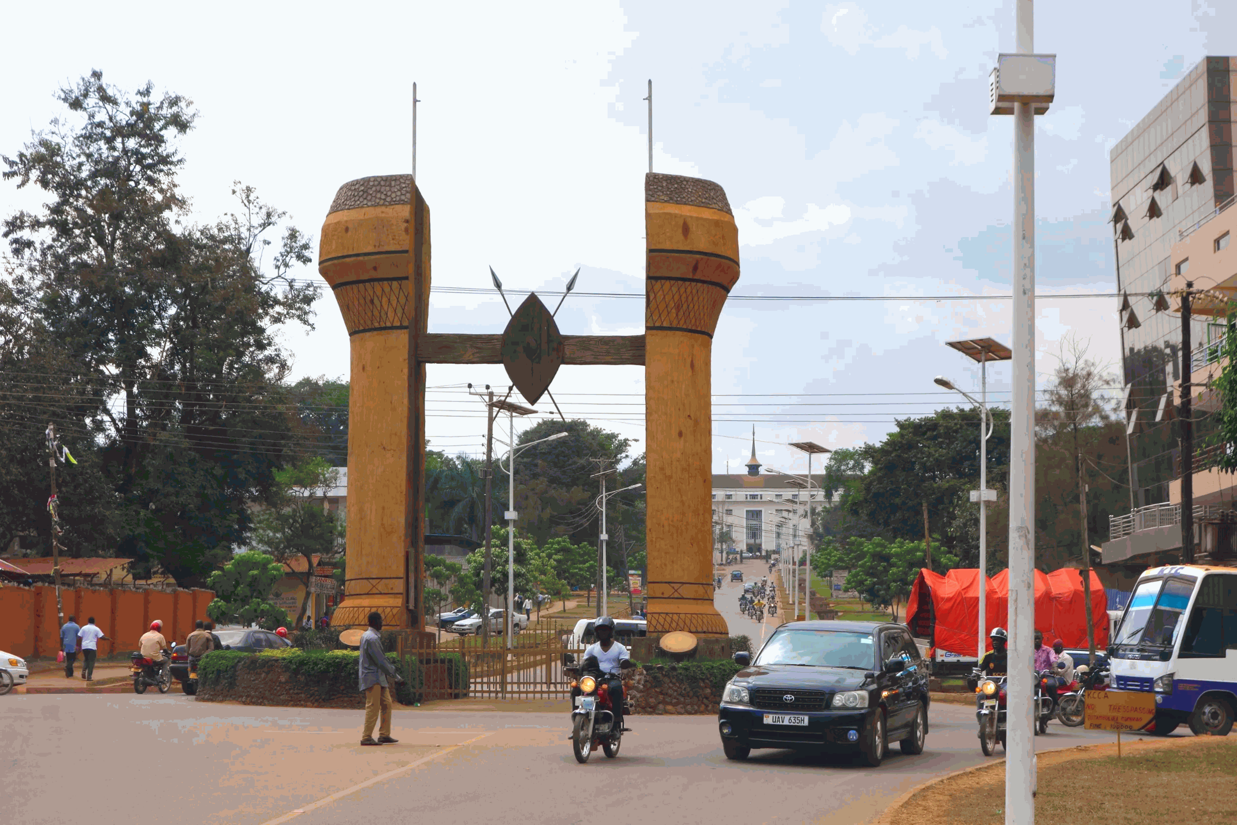 buganda monument located in the middle of bulange and lubiri