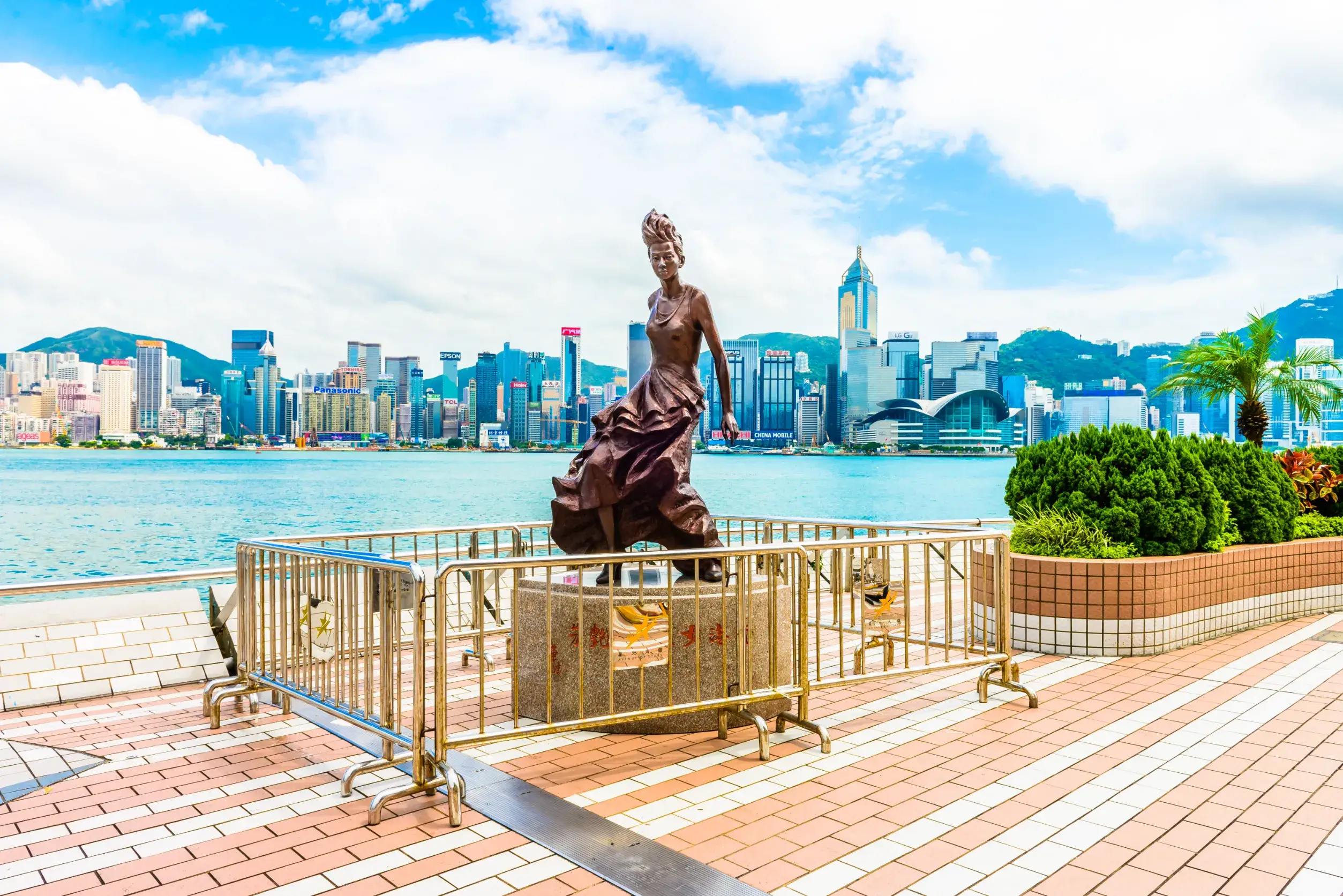 hong kong china statue and skyline in avenue