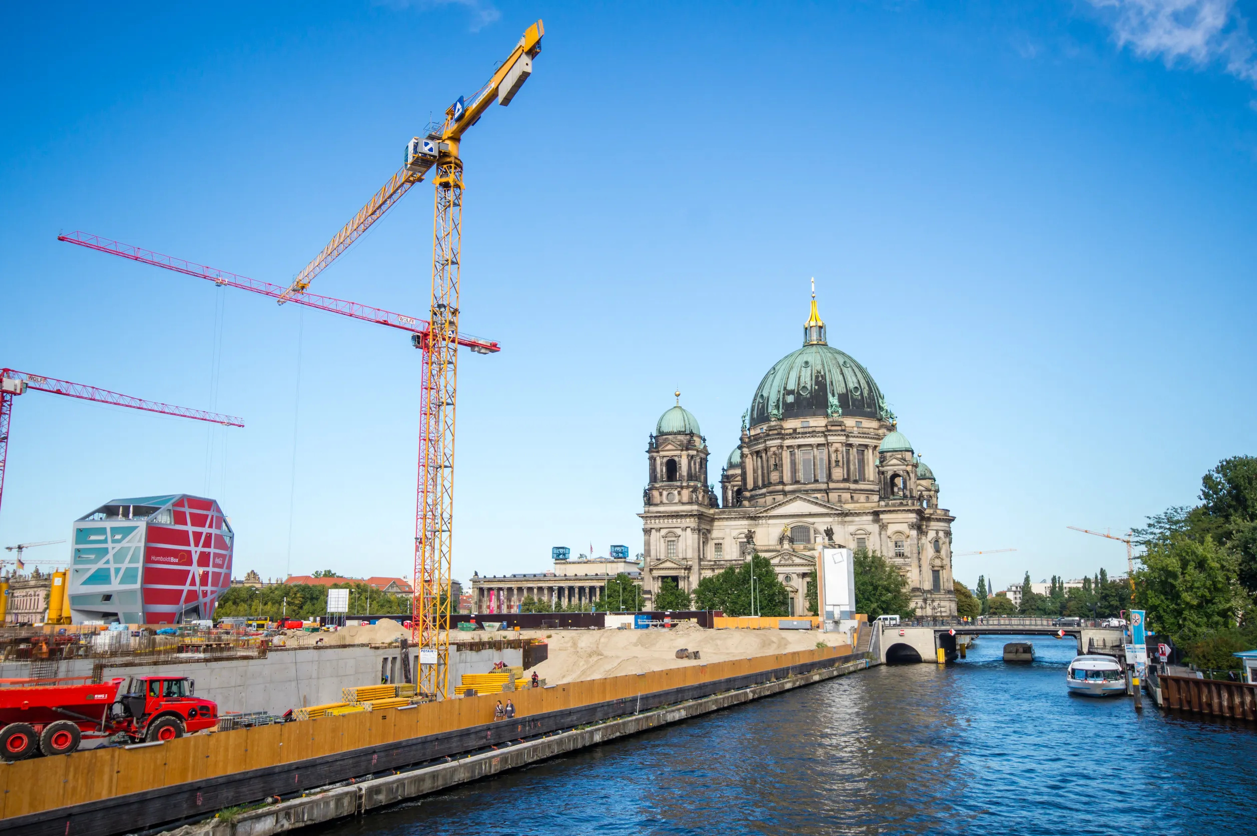 panoramic view of the berlin cathedral